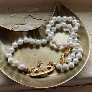 vivienne westwood mini bas relief pearl choker